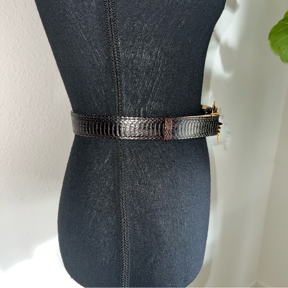 Vintage Women’s Gold Tone Leaves Buckle with Genuine Dark Brown Snake Skin Belt - Picture 2 of 16